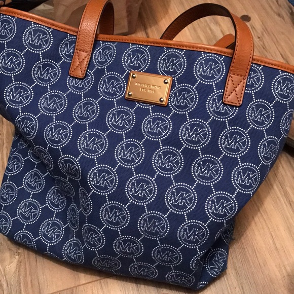 Michael kors tore